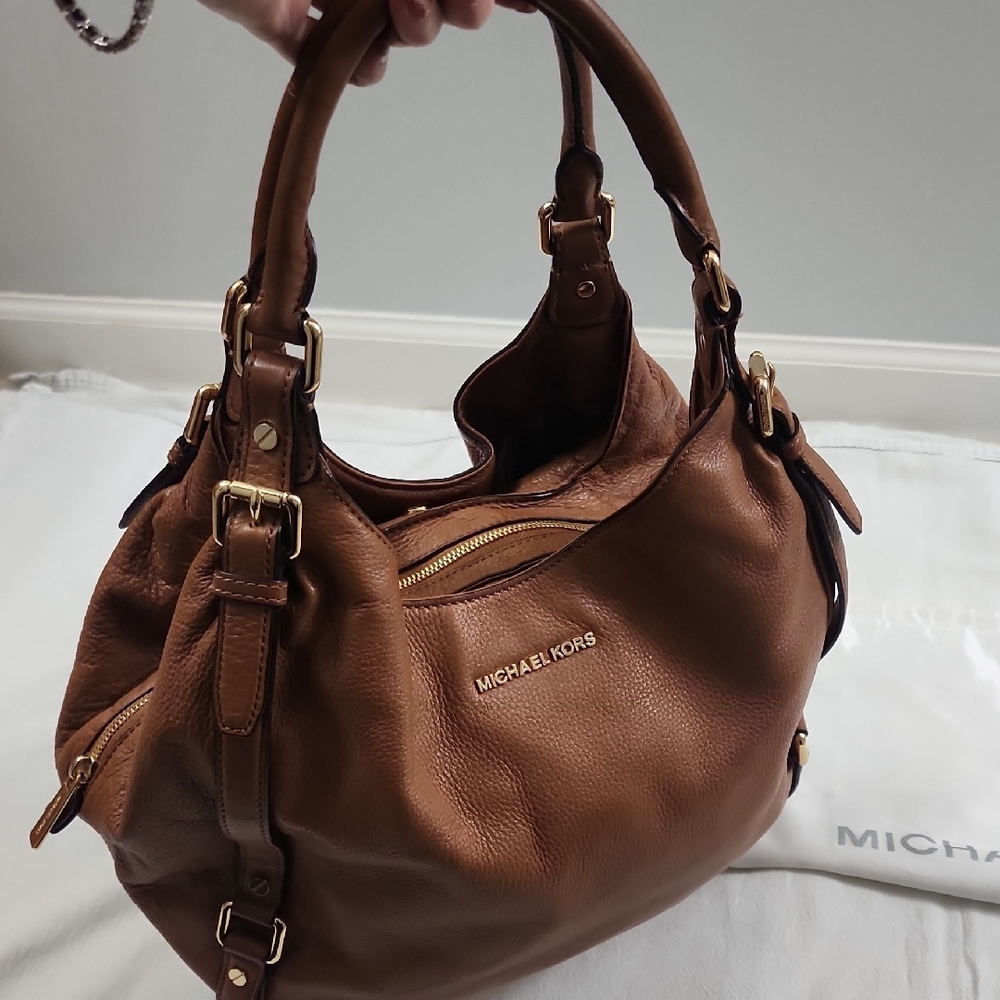 Michael Kors Bedford Tan Leather Hobo Bag With Gold Accents - Picture 10 of 10